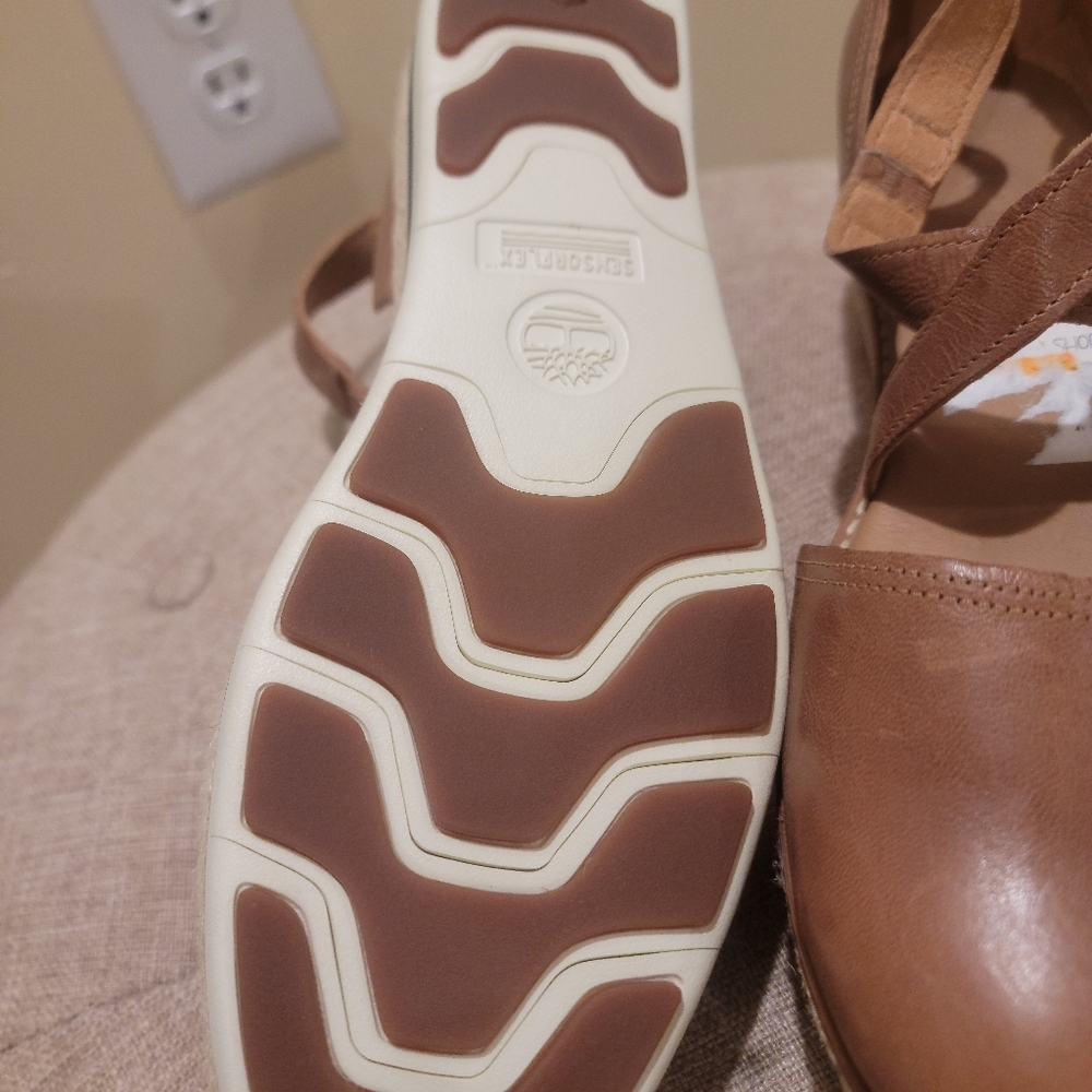 Timberland Brown Leather Mules with Criss-Cross Straps - Picture 4 of 7